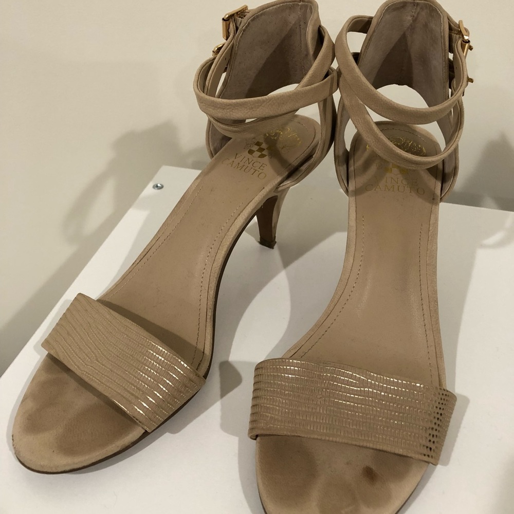 Vince Camuto mini heals